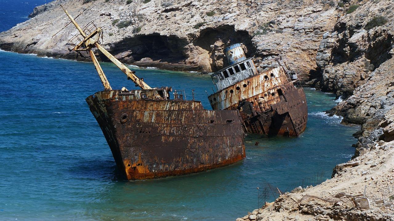 Photo by moniek58 wrecked ship ocean fotografia