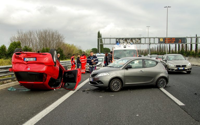 5 vecí, ktoré zvážte než podpíšete havarijnú poistku