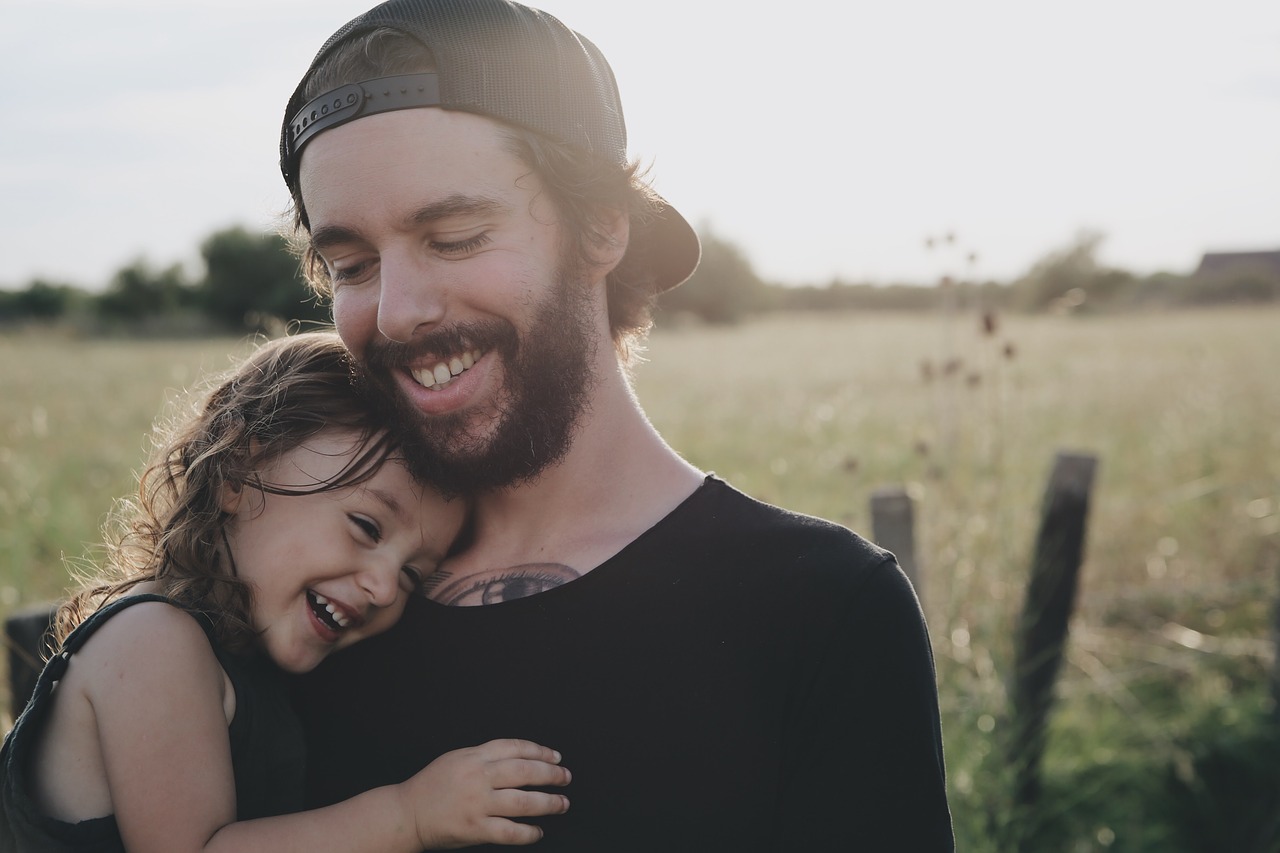 Photo by StockSnap father and daughter fotografia