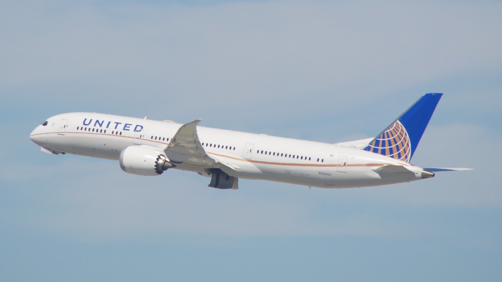 United Airlines Boeing 787 -9 DreamLiner N38950 DSC_0602 by wbaiv white plane fotografia