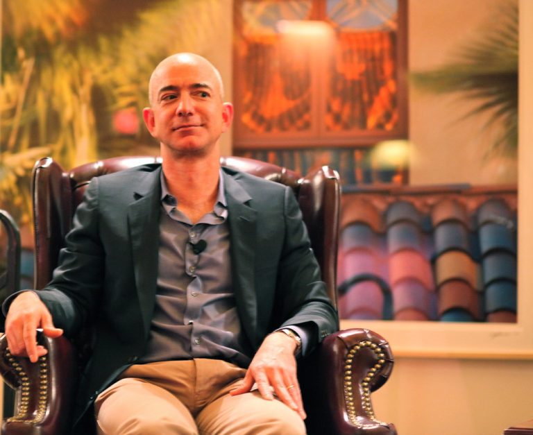 Jeff Bezos je nielen bohatý, ale aj štedrý – v tomto roku rozdal neuveriteľných 98,5 miliónov dolárov!