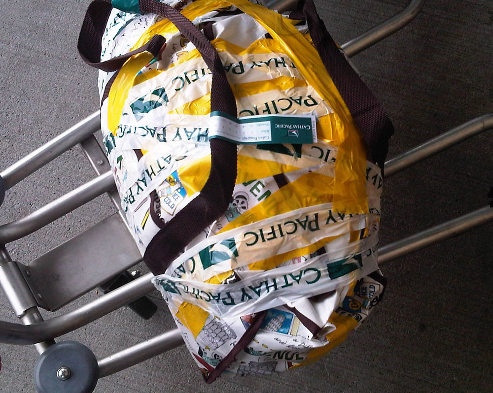 well-taped luggage by waferboard luggage on airports fotografia