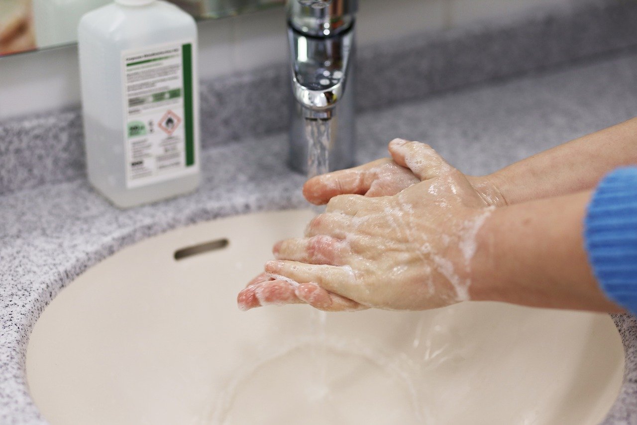 washing hands fotografia
