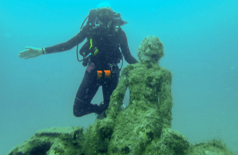 Ľudia budú môcť ponúknuť svoje telo, podľa ktorého umelci vytvoria morskú pannu a ponoria do oceánu