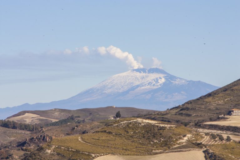 Dnešný deň v histórii – Etna sa opäť prebúdza a začína ničiť