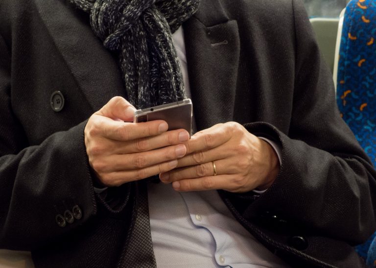 Podľa najnovšej štúdie z nás inteligentná technológia nerobí hlúpejších