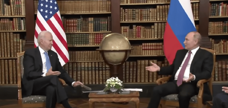 Zmierni sa situácia medzi USA a Ruskom? Biden s Putinom rokujú, predmetom diskusie je aj situácia, týkajúca sa Ukrajiny a NATO