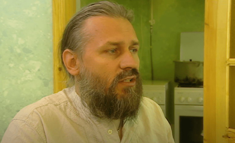 Bývalý pravoslávny kňaz, ktorý si údajne adoptoval 70 detí, bol zatknutý za zneužívanie