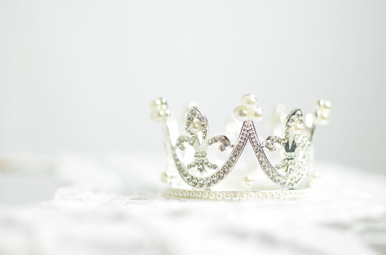 Photo by Pexels crown photo