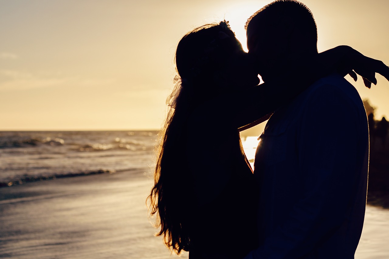 Photo by adamkontor kiss photo