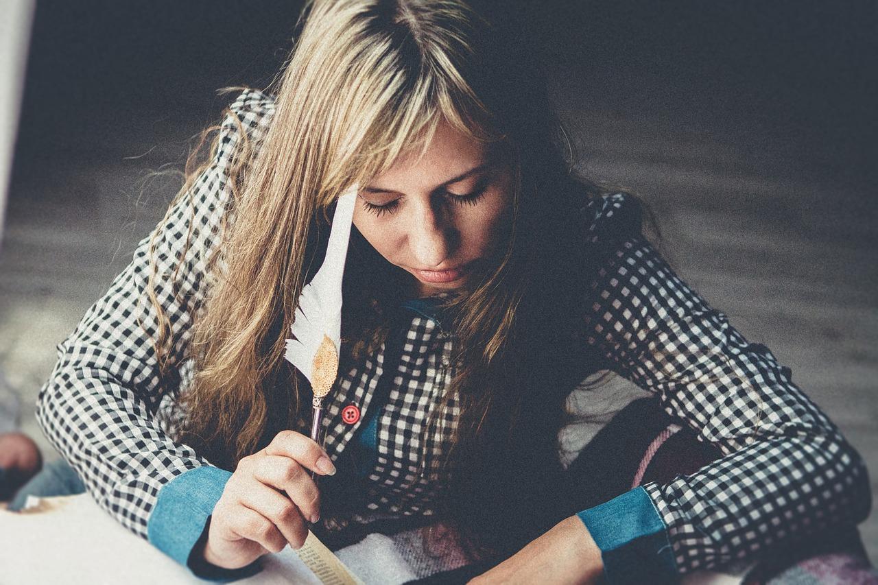 Photo by Victoria_Borodinova woman reporter photo