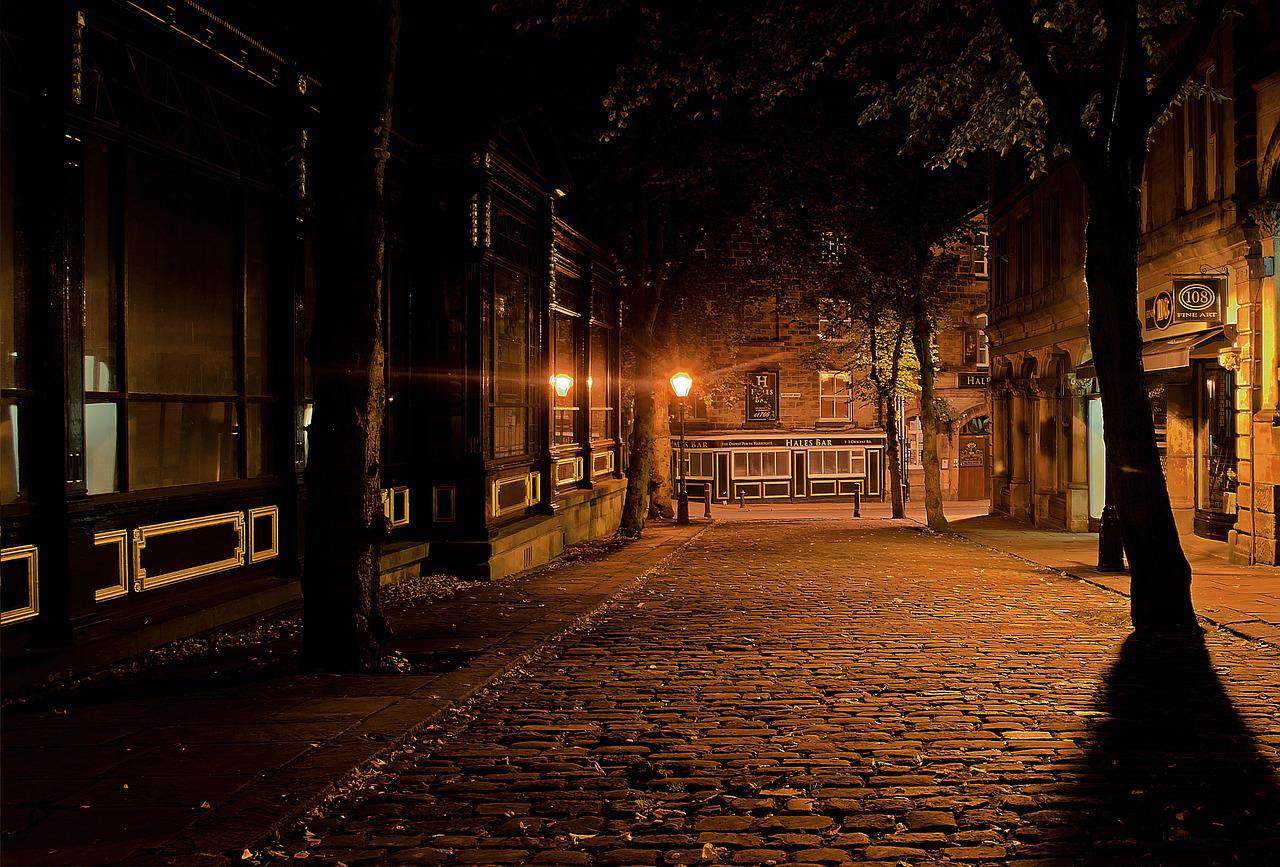 Photo by PublicDomainPictures night photo