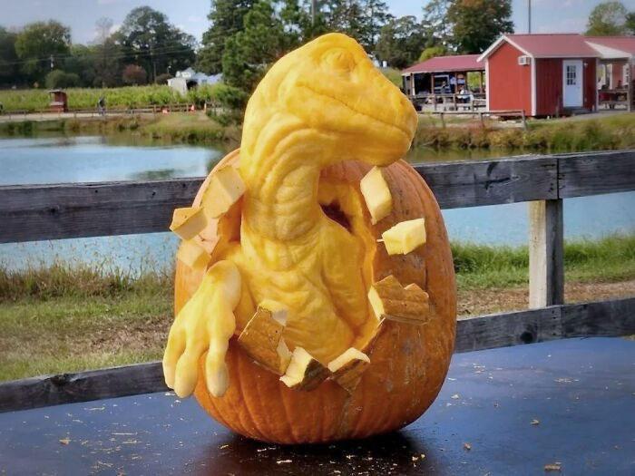 creative carved pumpkins halloween 22 634417a5ce357 700