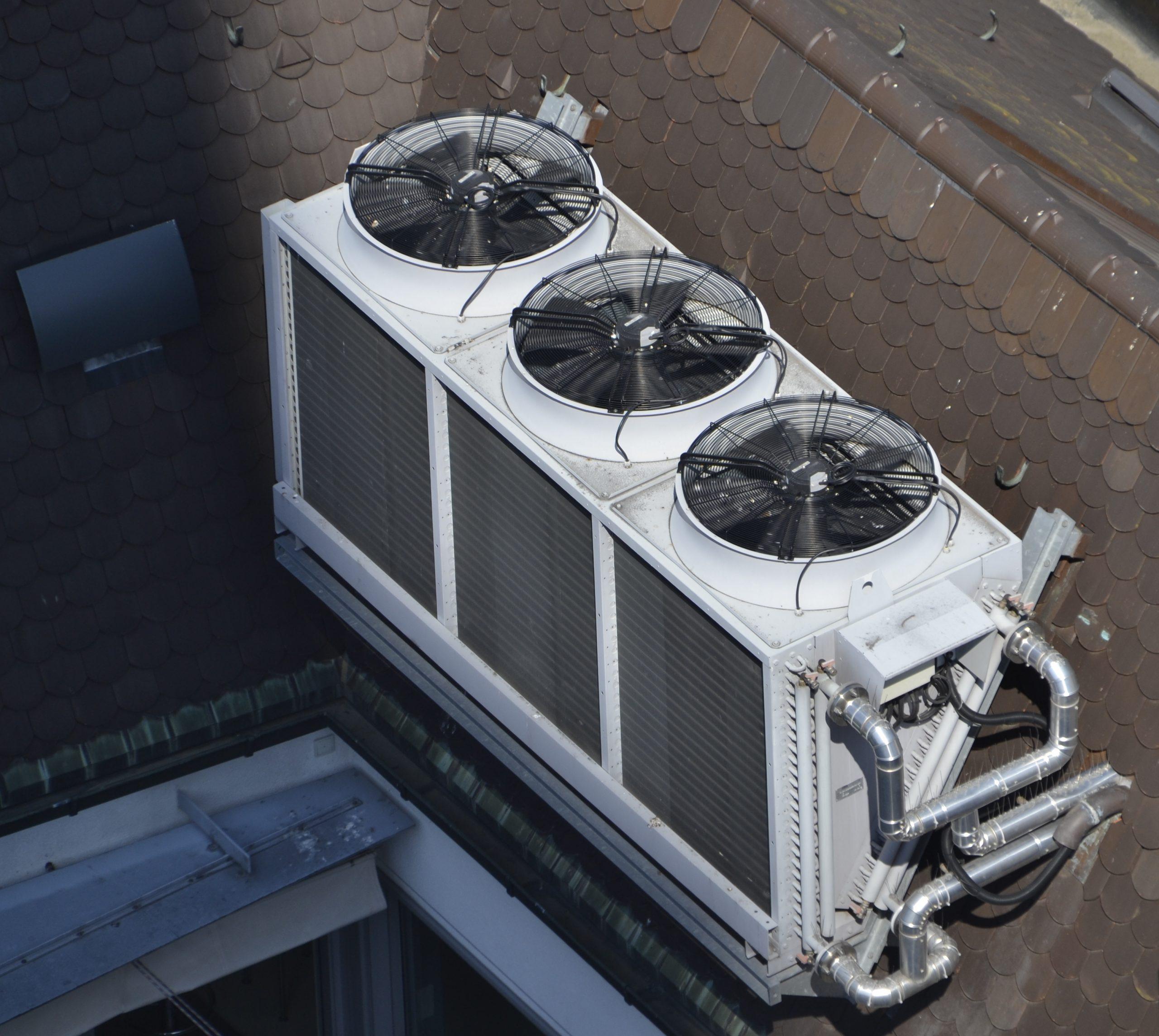 Roof mounted air conditioner in Munich scaled