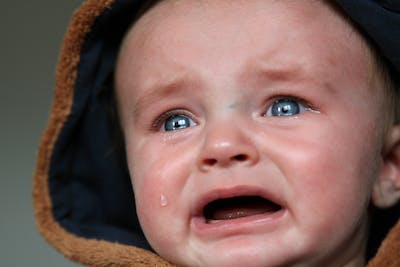 baby tears small child sad 47090