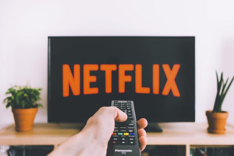 Netflix prichádza s novinkou. Od roku 2023 ukončí zdieľanie hesiel