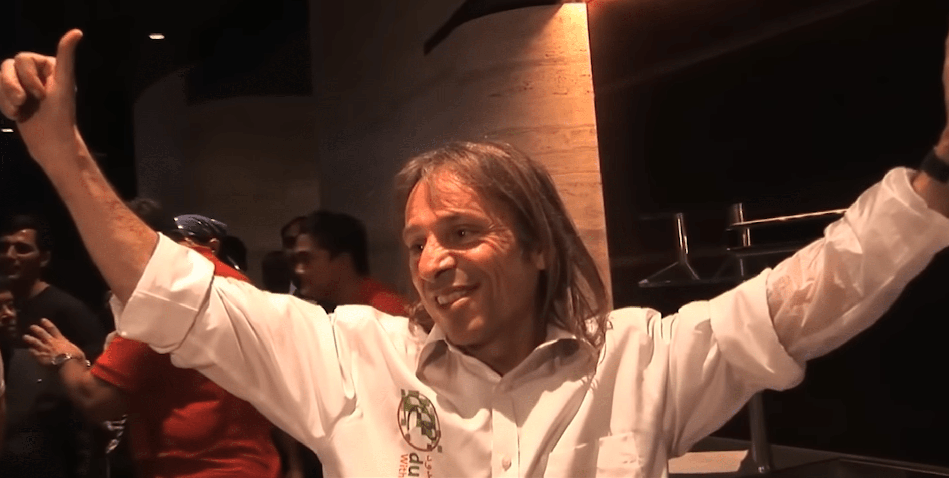 Alain Robert, muž ktorý vyliezol na rôzne budovy sveta aj bez postroja