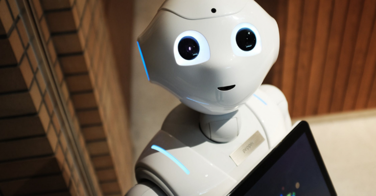 Vplyv umelej inteligencie na budúcnosť práce: Nahradia nás roboti?