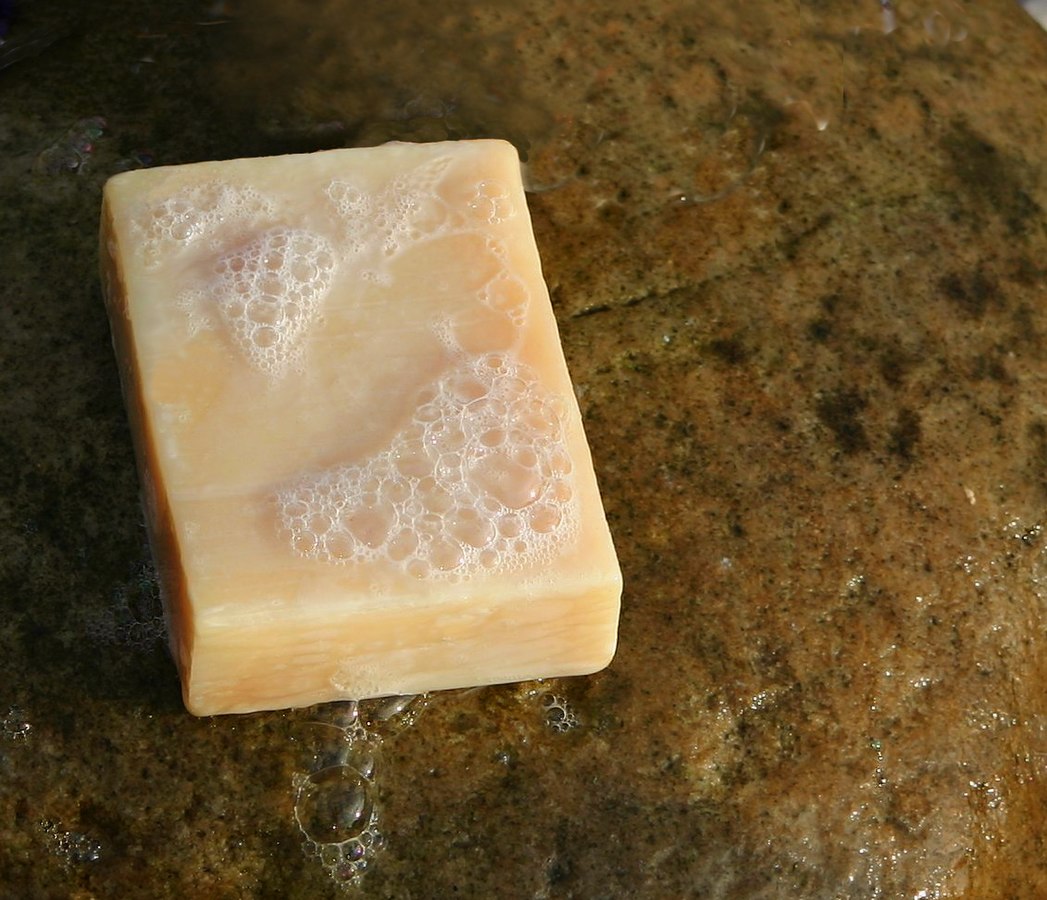 1047px Handmade soap cropped and simplified