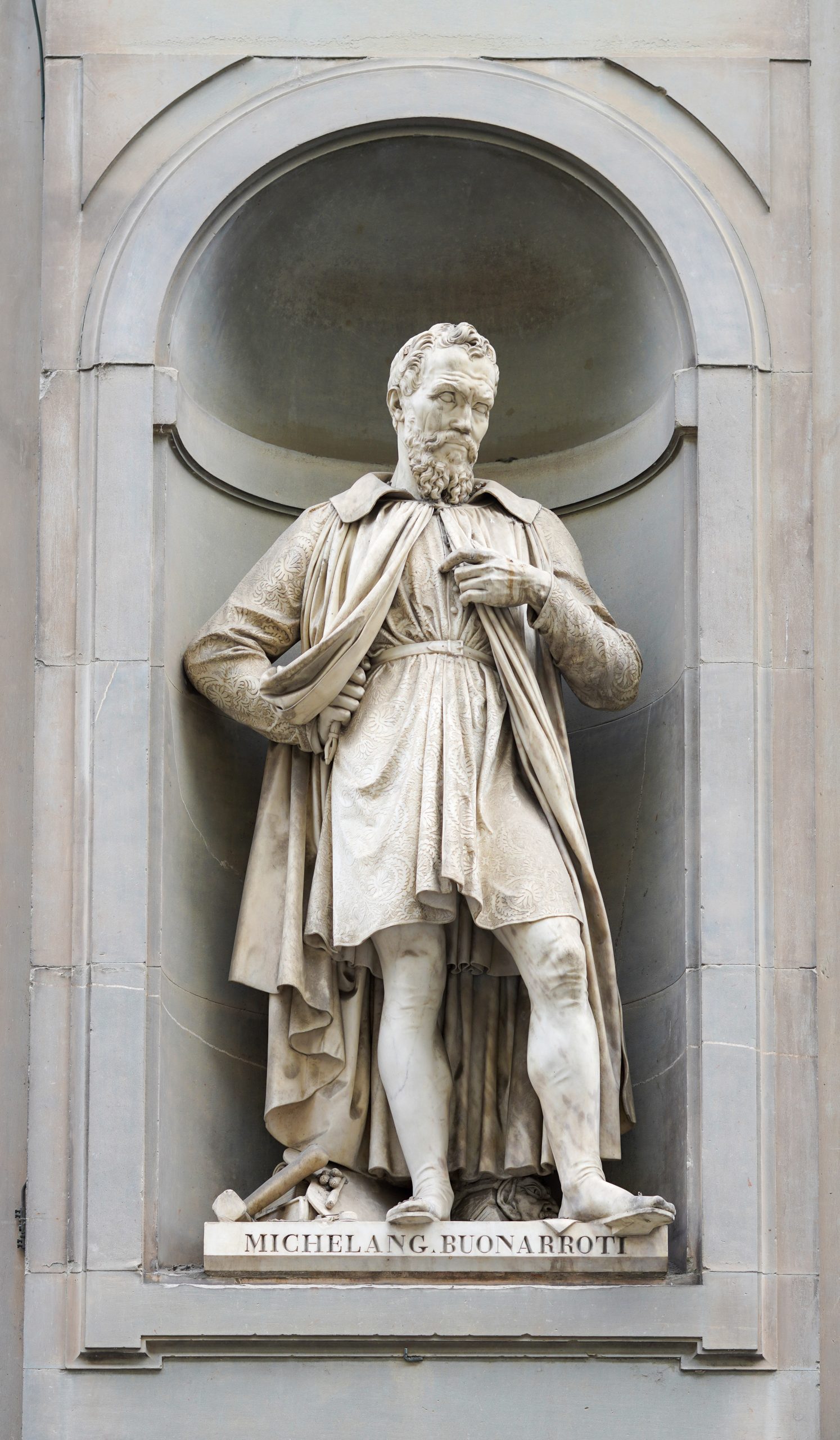 Statue of Michelangelo BuonarrotiUffizi Gallery scaled