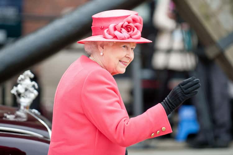 the queen typically prefers bright clothing photo u1