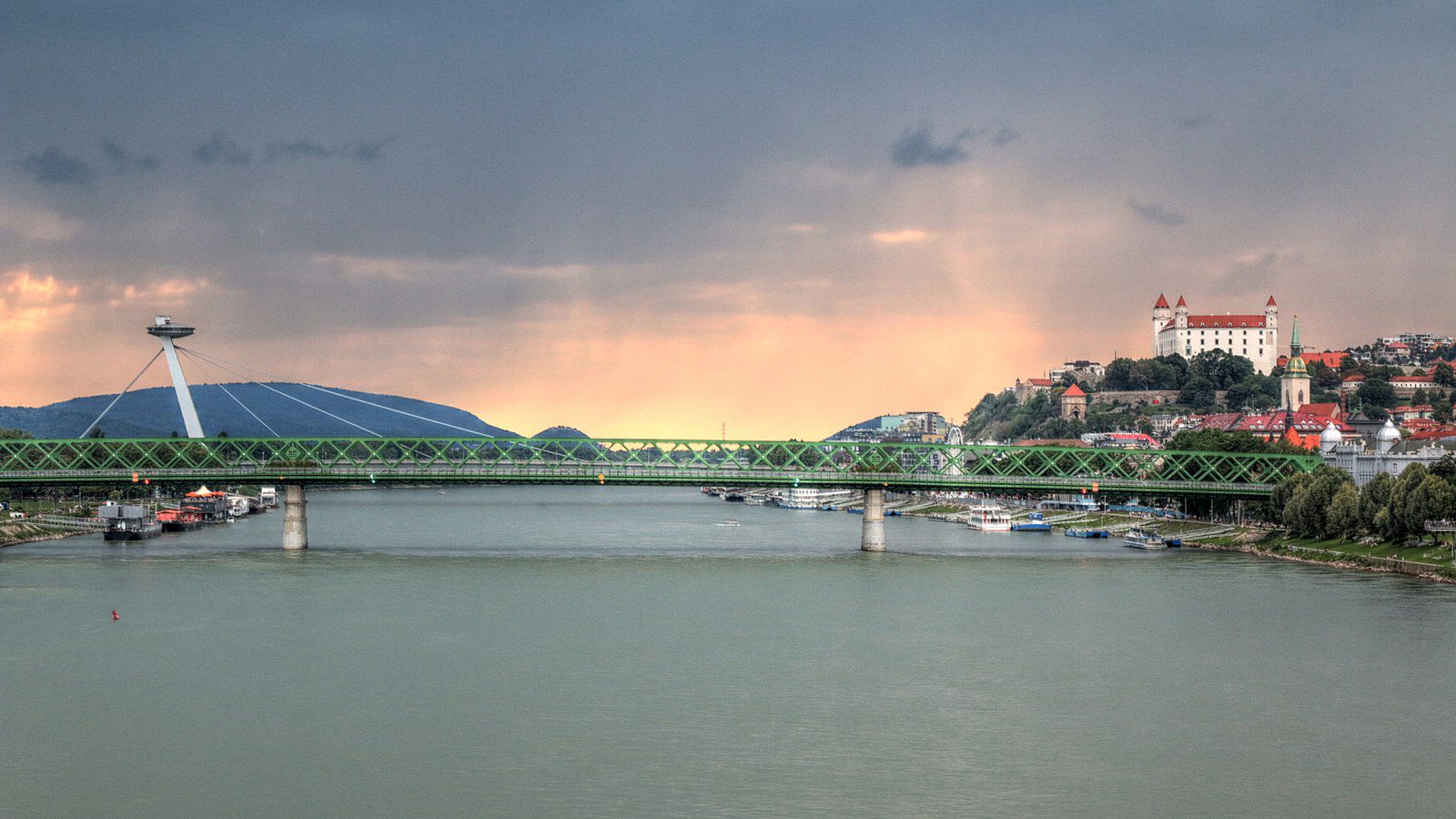 1600px Bratislava Dunaj 202008