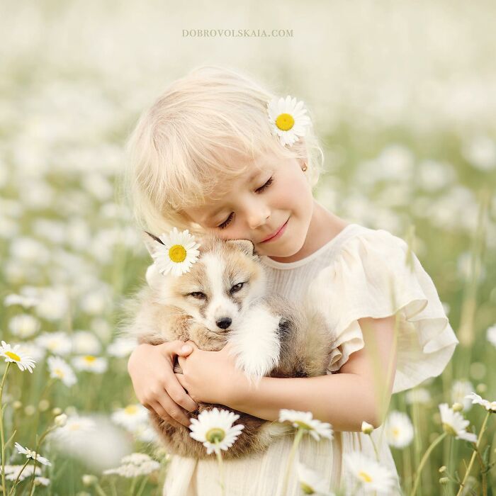 Photographer creates stunning photo shoots to highlight the close bond between humans and animals New Pics 64c0ee1809fda 700