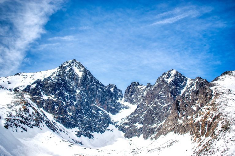 Vysoké Tatry prekvapilo sneženie. Pozrite si zábery z Lomnického štítu