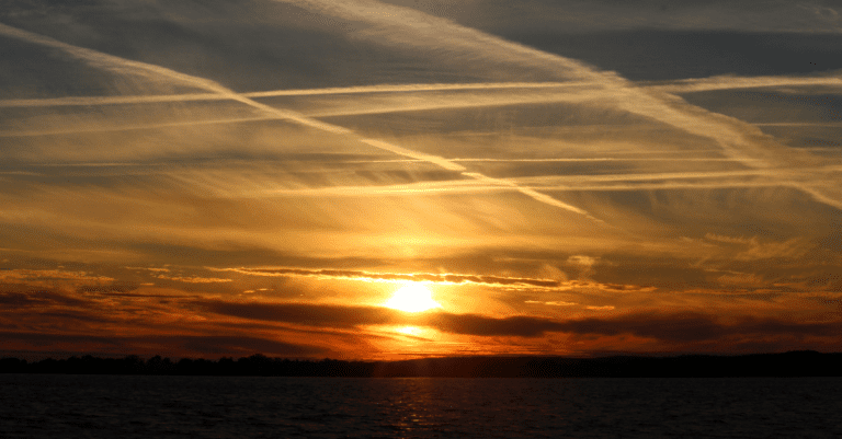 Chemtrails: Aká je pravda za touto konšpiračnou teóriou?