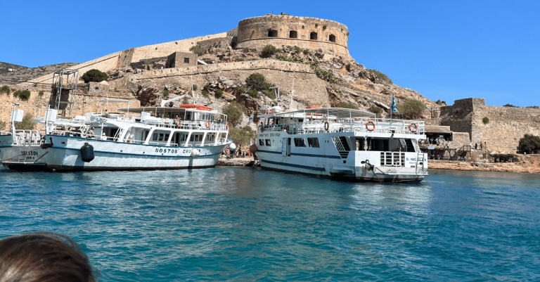 Ostrov Spinalonga: Žiadny dovolenkový raj, ale kruté podmienky a smrť