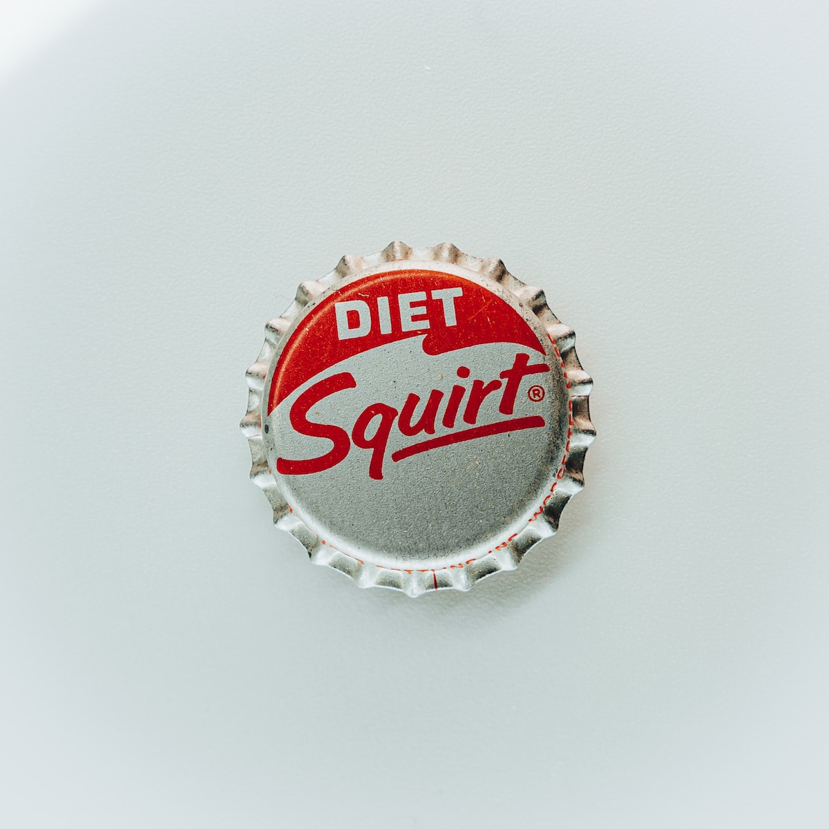 a bottle cap with the word diet on it