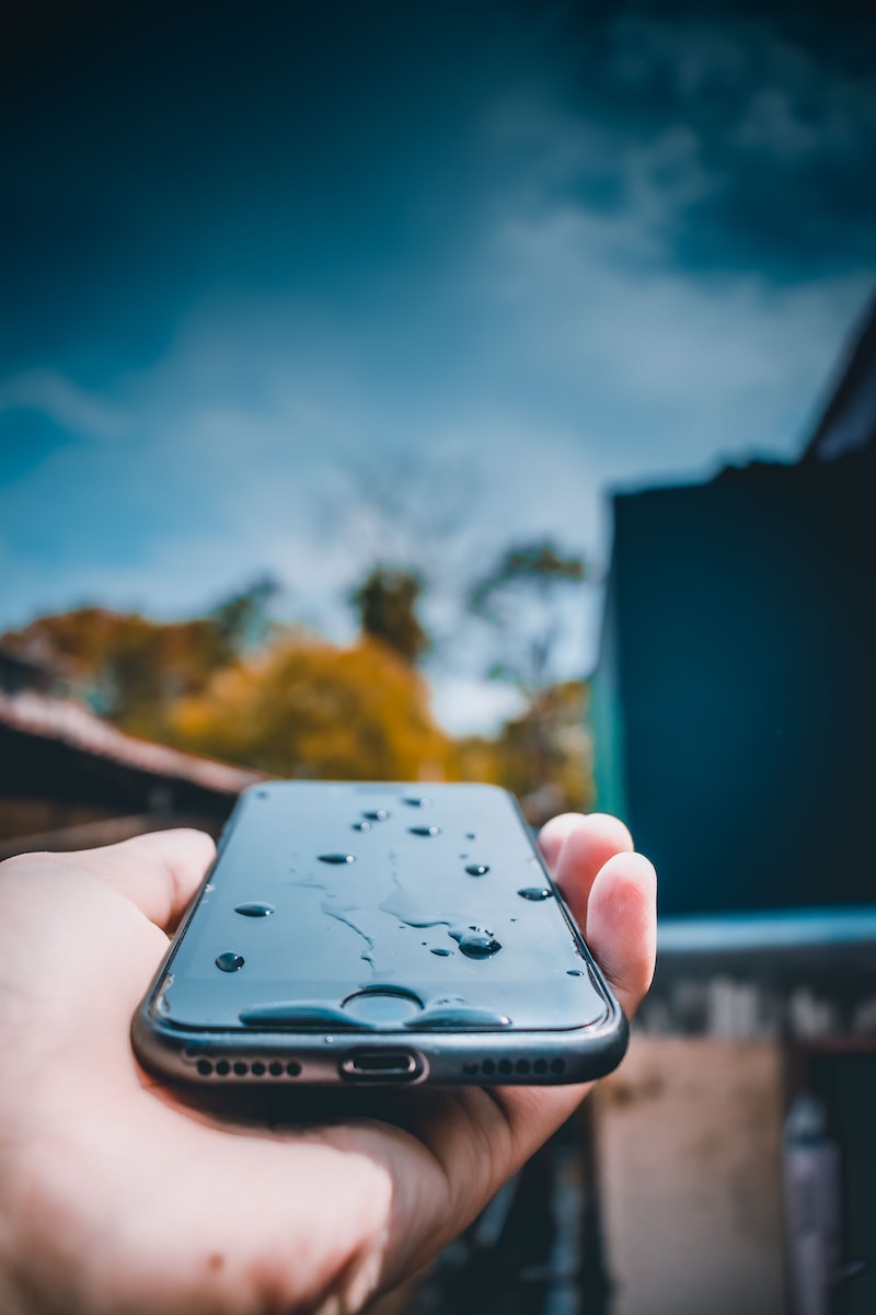 black iphone 7 with black case
