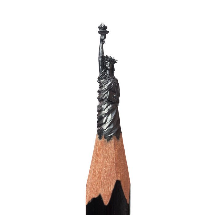 Artist makes tiny and incredible sculptures on the tip of pencils 5ec776850f9e1 700
