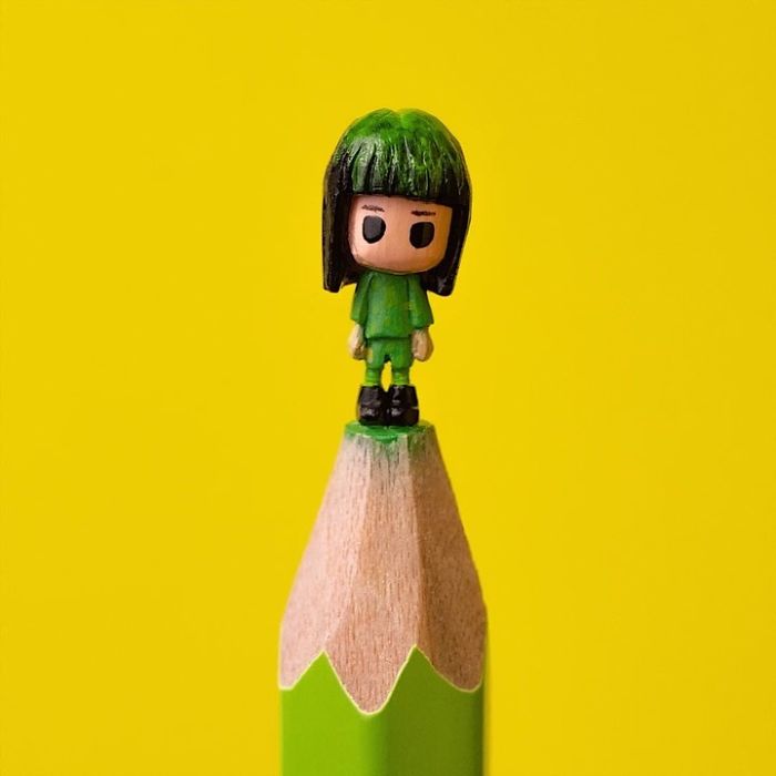 Artist makes tiny and incredible sculptures on the tip of pencils 5ec7772ca5946 700