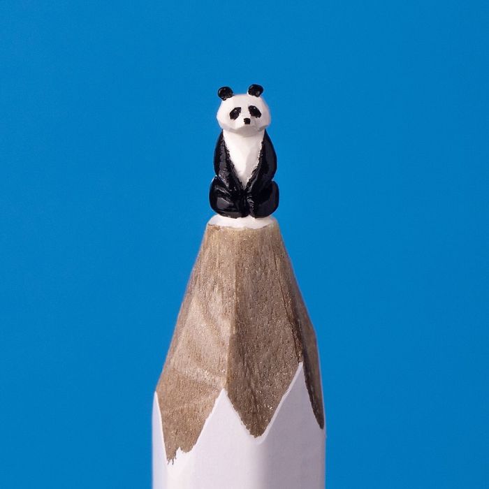 Artist makes tiny and incredible sculptures on the tip of pencils 5ec7773527506 700