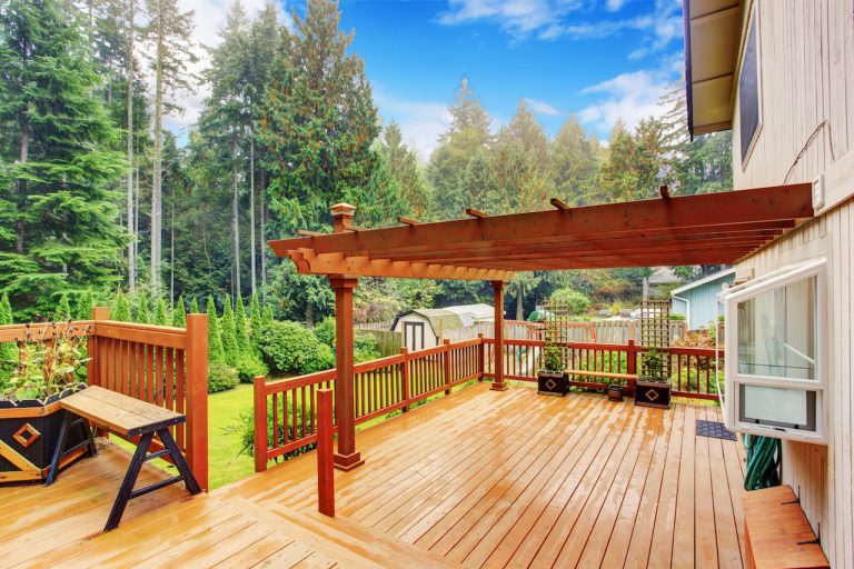 Pergola ako kľúč k prírodnému raju na vašej záhrade