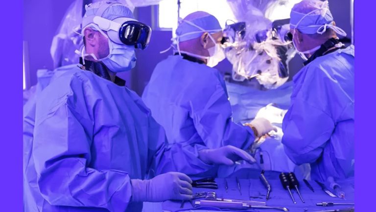 Chirurgovia počas operácie použili Apple Vision Pro – nazývajú to veľký krok vpred