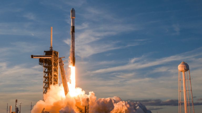Južná Kórea vypustila druhý špionážny satelit, dokáže zbierať údaje za akéhokoľvek počasia