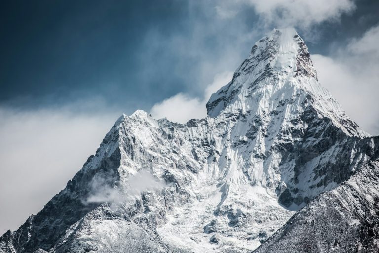 Povinnosť, ktorú má každý horolezec, ktorý sa snaží zdolať Mount Everest