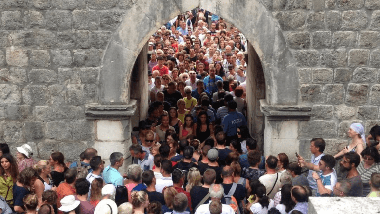 Tomuto miestu v Chorvátsku sa zaručene vyhnite. Je preplnené turistami varujú cestovatelia