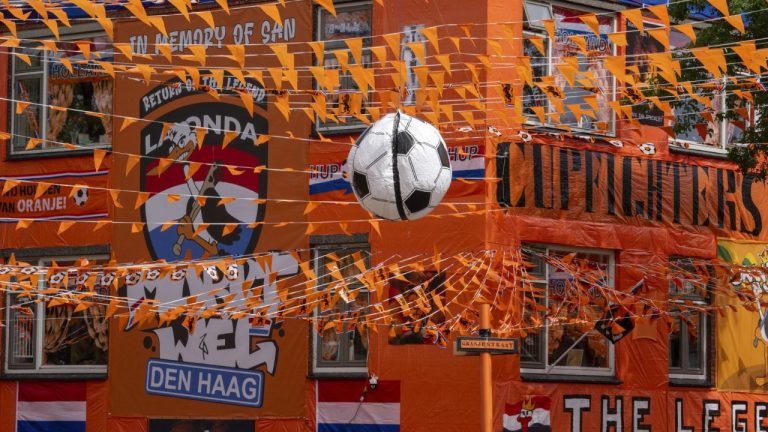Oranžové šialenstvo v Haagu: Ulica sa pripravuje na Euro 2024
