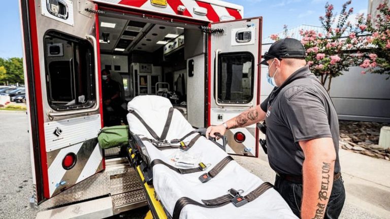 Dopravná nehoda pri Lučenci – zranené sú 3 ženy a 1 dieťa