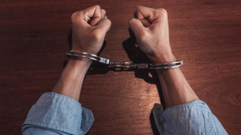 Policajti sú podozriví zo surového násilia, bolo začaté trestné stíhanie