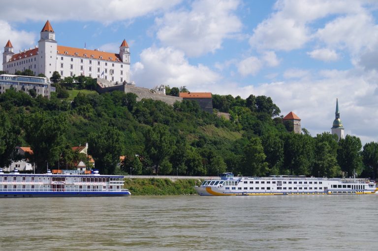 Už čoskoro tisíce plavcov preplávajú Dunaj a zastavia lodnú dopravu
