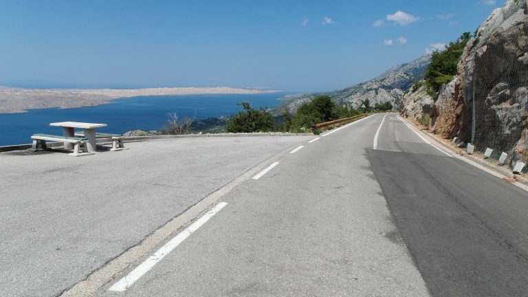 Rodičia nechali dieťa na odpočívadle v Chorvátsku a zistili to až po 200 kilometroch