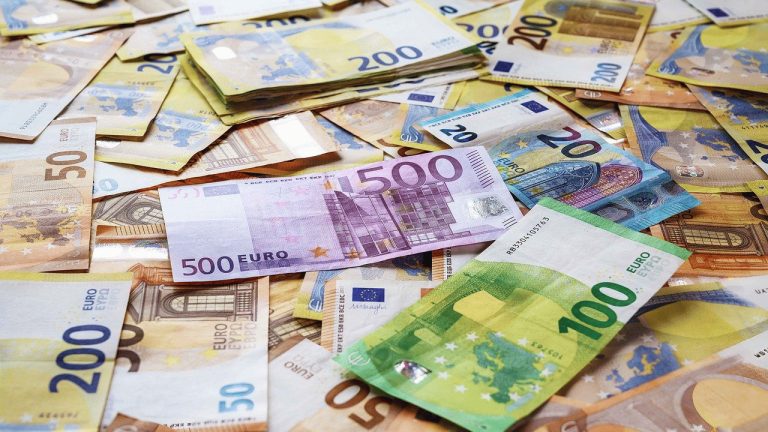 Priemerná mesačná mzda vzrástla na 1 520 eur