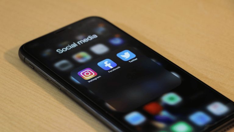 Smartfóny odpočúvajú vaše rozhovory, aby zlepšili cielené reklamy!