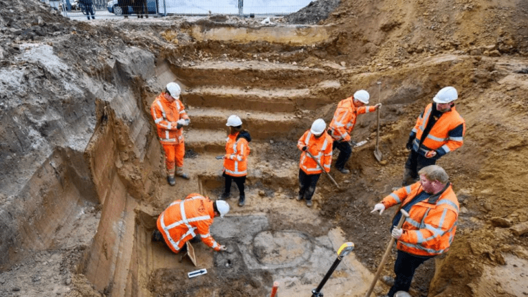Unikátny archeologický objav: 2 000 rokov starý hrob rímskeho vojaka odhaľuje históriu Holandska