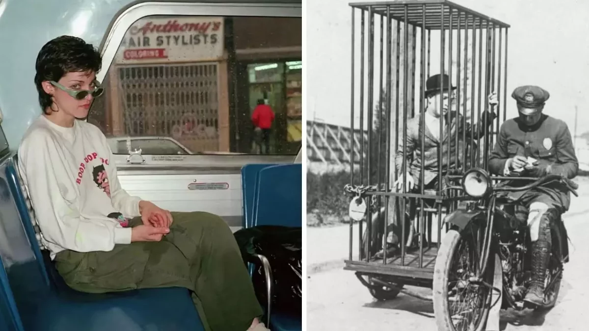 Osoba v autobuse s retro outfitom vedľa čiernobielej scény motocyklu s väzňom v klietke.