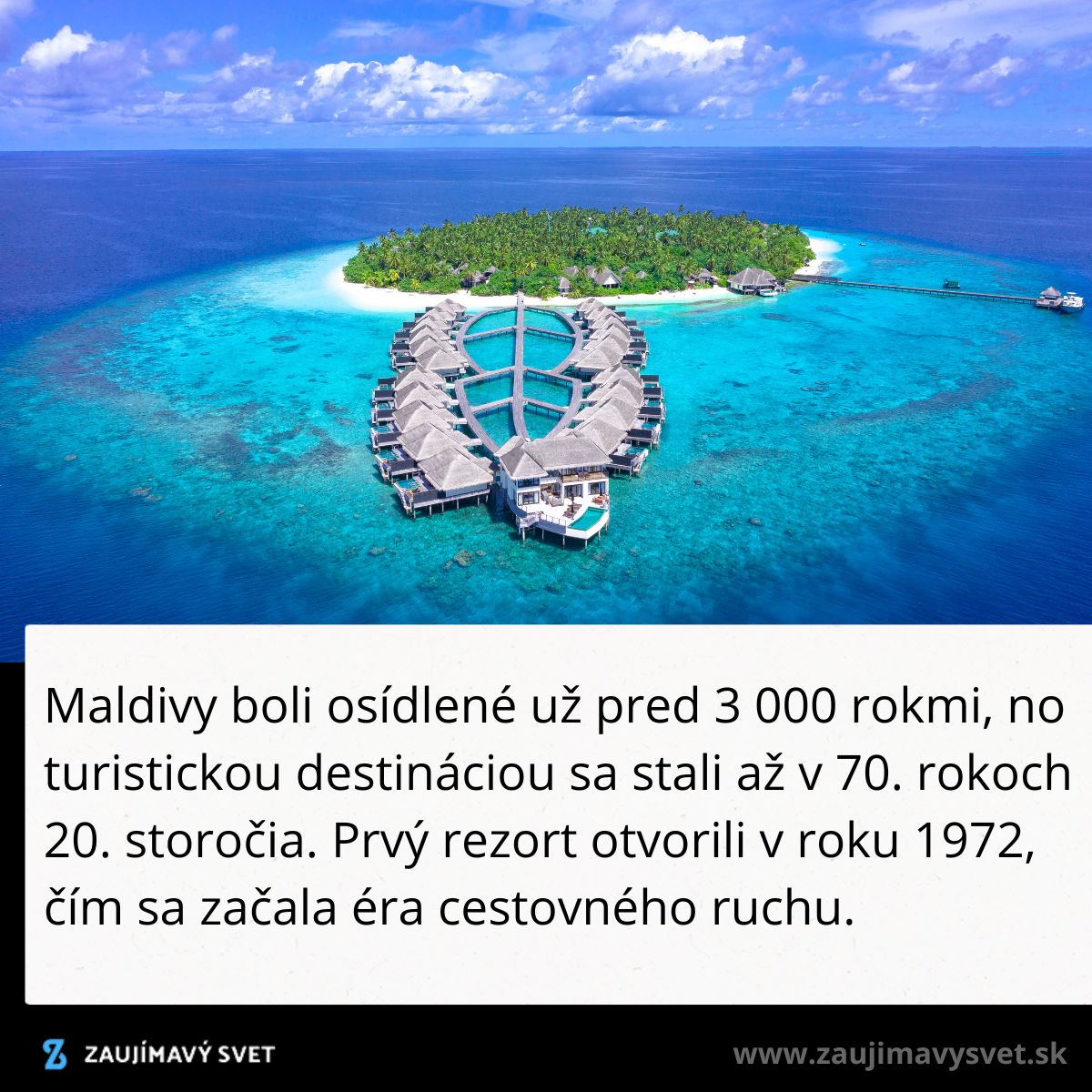 Letecký pohľad na luxusný rezort na Maldivách obklopený tyrkysovým morom a tropickou prírodou.